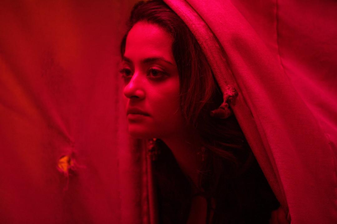 《炙热》剧照第13张图片