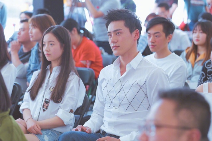 网络剧《同学两亿岁》...