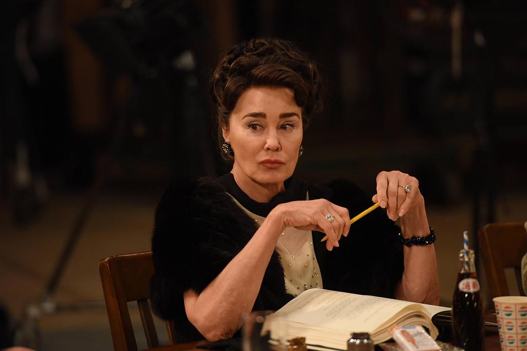 《宿敌：贝蒂和琼第一季》剧照第36张图片