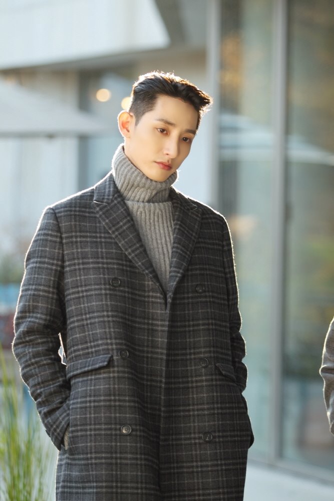 《住在我家的男人》海报第27张图片