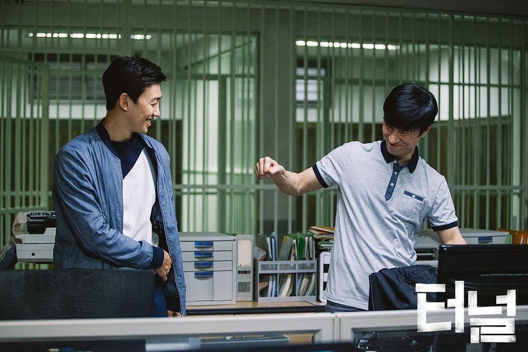 《隧道》剧照第47张图片