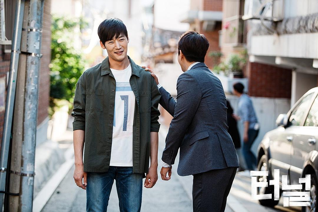 《隧道》剧照第35张图片