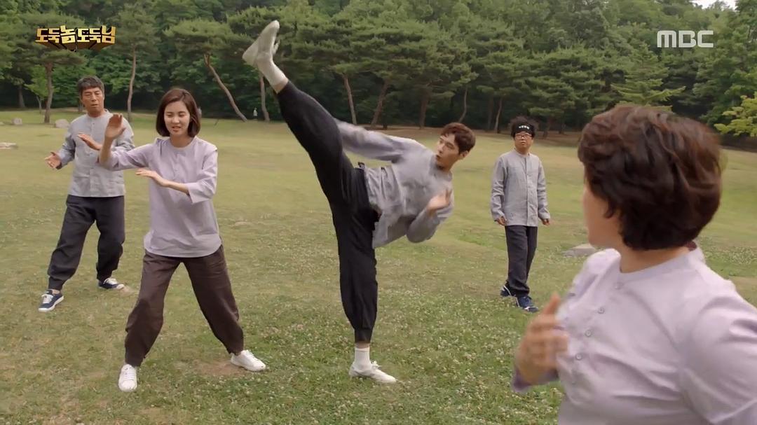 《小偷家伙,小偷骗子》剧照