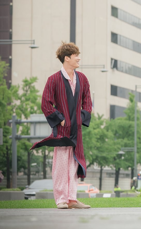 《人孔：奉必梦游仙境》剧照第28张图片