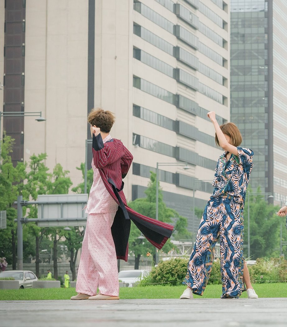 《人孔：奉必梦游仙境》剧照第24张图片