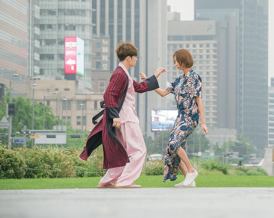 《人孔：奉必梦游仙境》剧照第19张图片