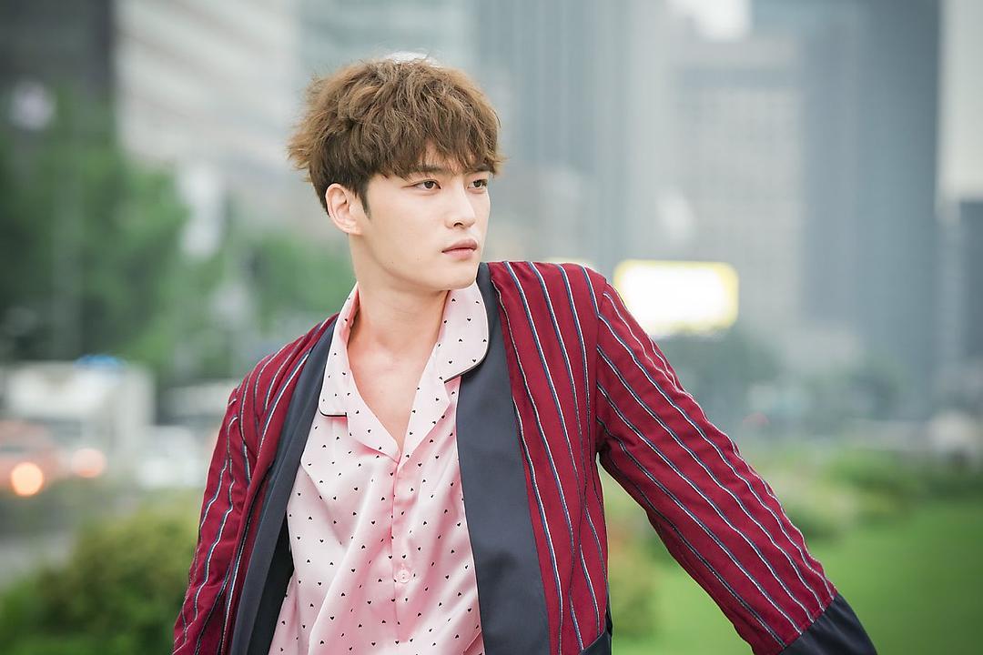 《人孔：奉必梦游仙境》剧照第11张图片