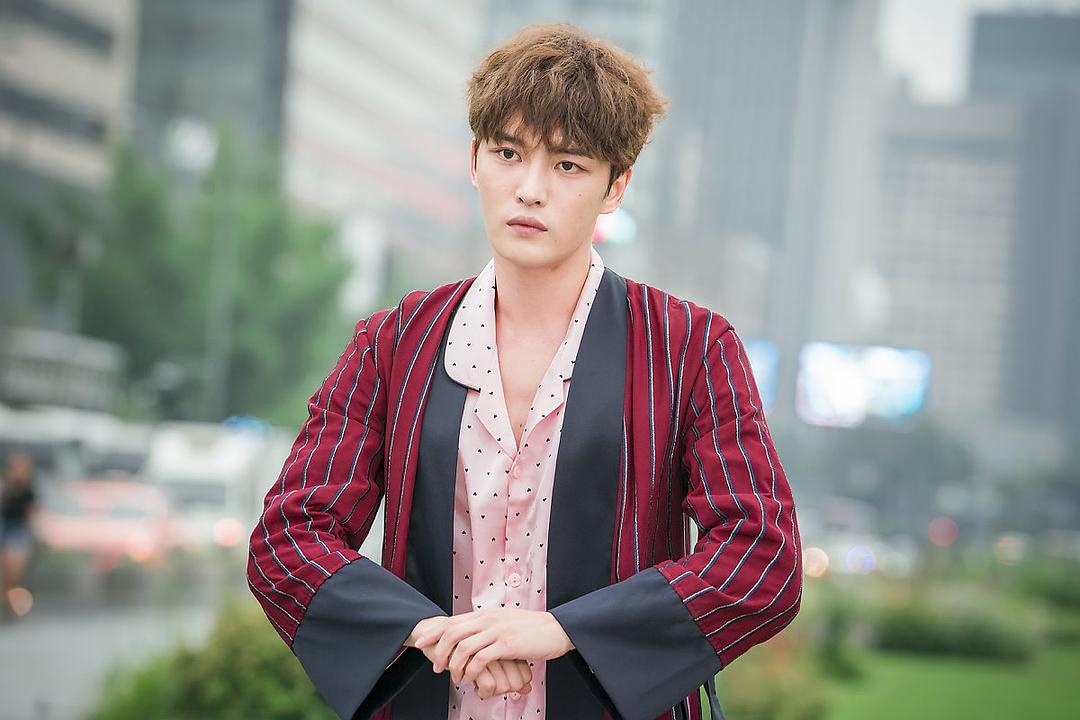 《人孔：奉必梦游仙境》剧照