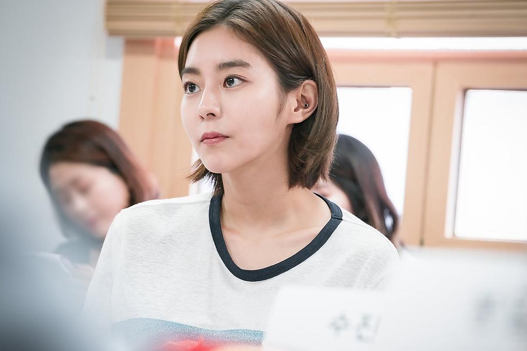 《人孔：奉必梦游仙境》剧照第47张图片