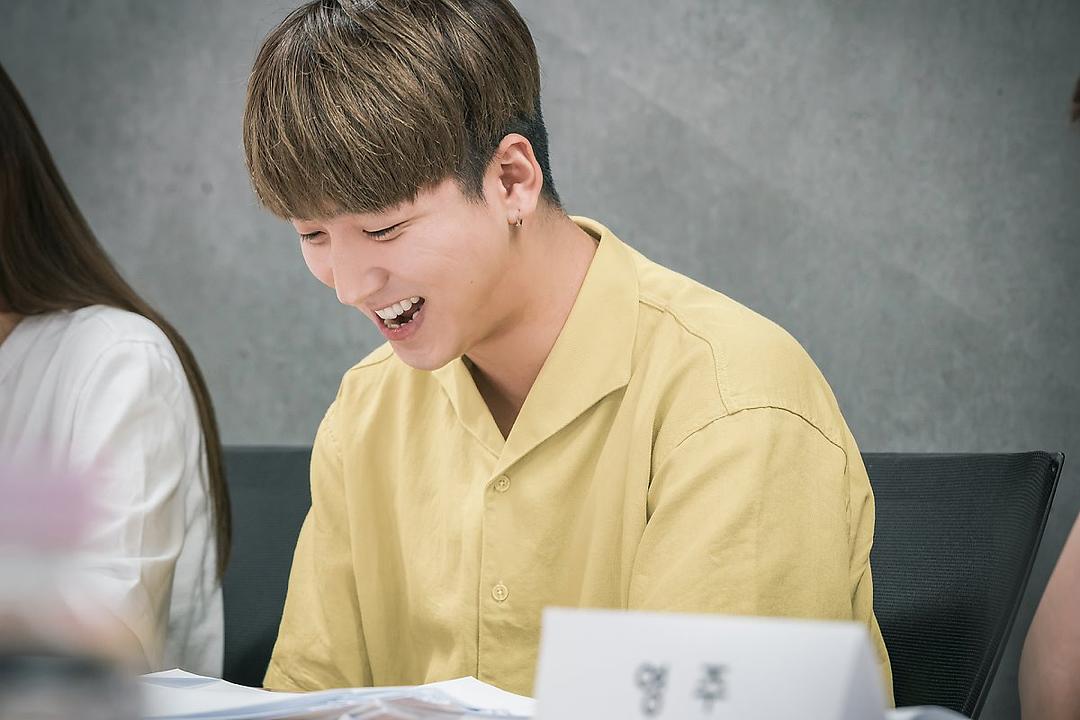 《人孔：奉必梦游仙境》剧照第60张图片