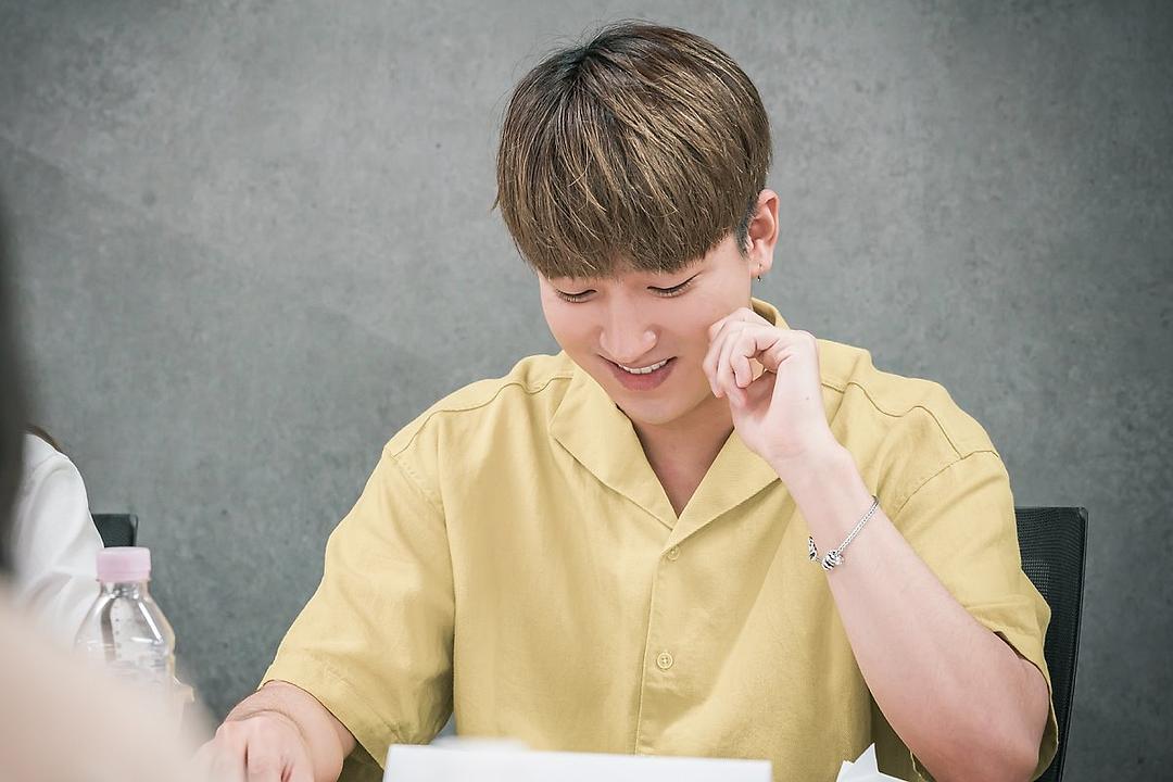 《人孔：奉必梦游仙境》剧照第52张图片