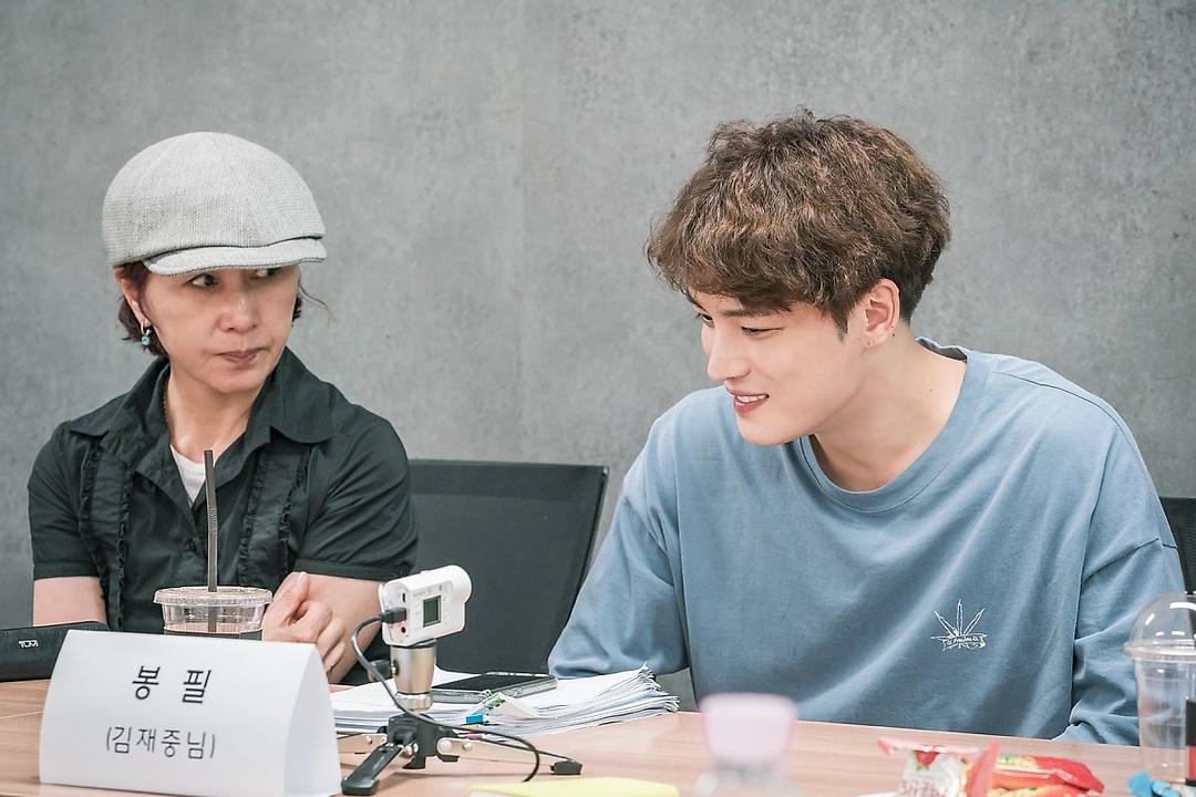 《人孔：奉必梦游仙境》剧照第50张图片