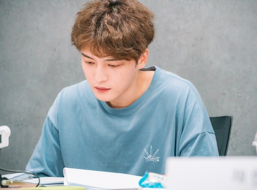 《人孔：奉必梦游仙境》剧照第48张图片