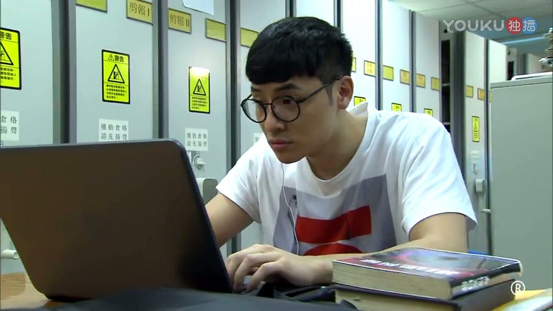 演弟弟的是香港先生呢...