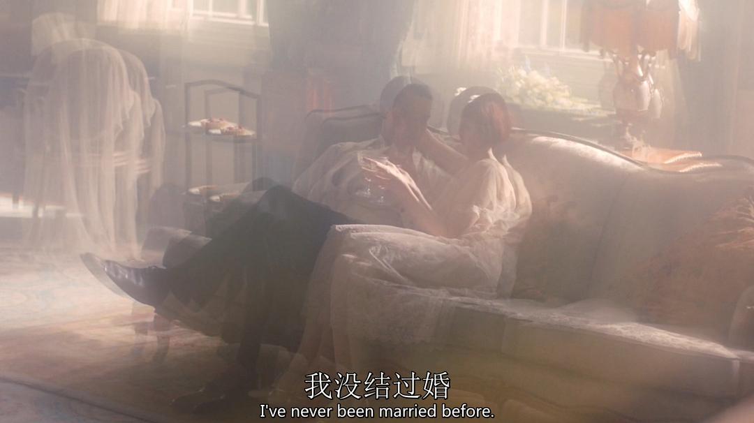 这个镜面重影的场景构...