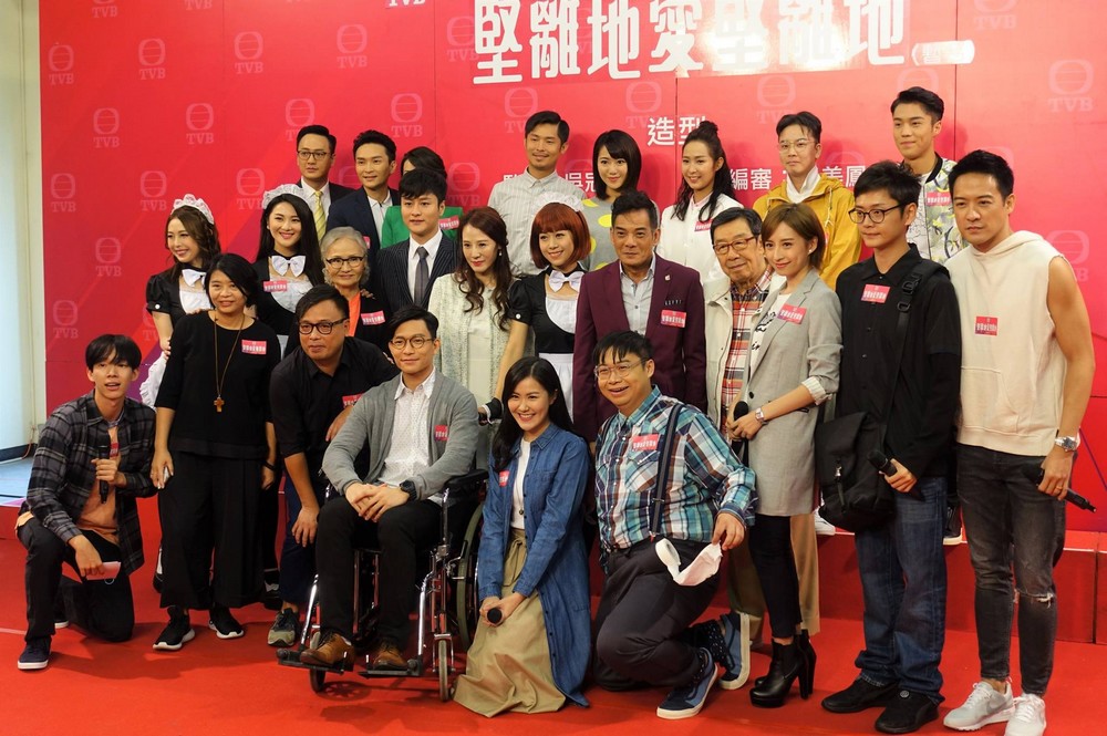 《坚离地爱坚离地》海报第14张图片