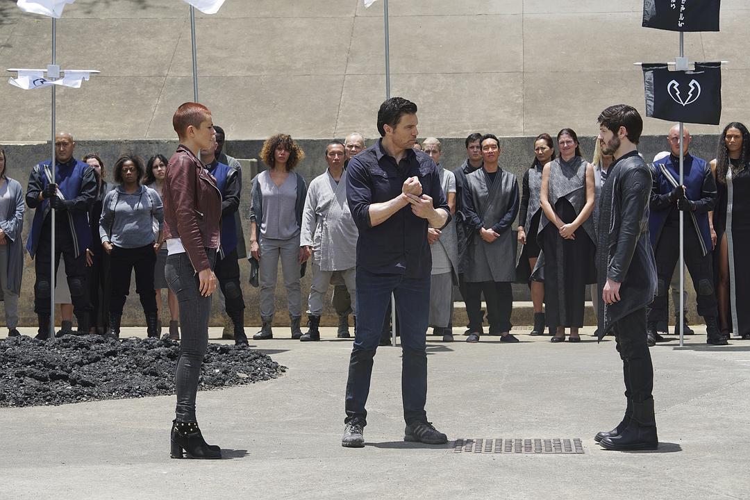 《异人族》海报第16张图片