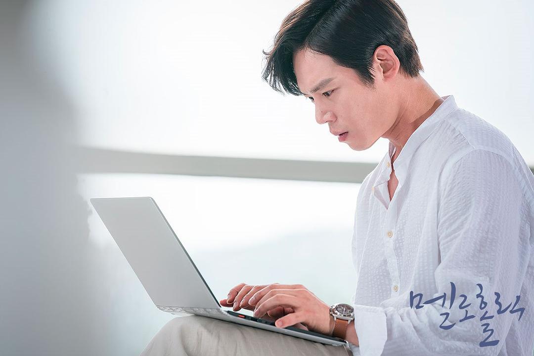 《沉迷爱情》海报第49张图片