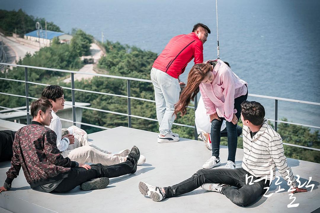 《沉迷爱情》海报第38张图片