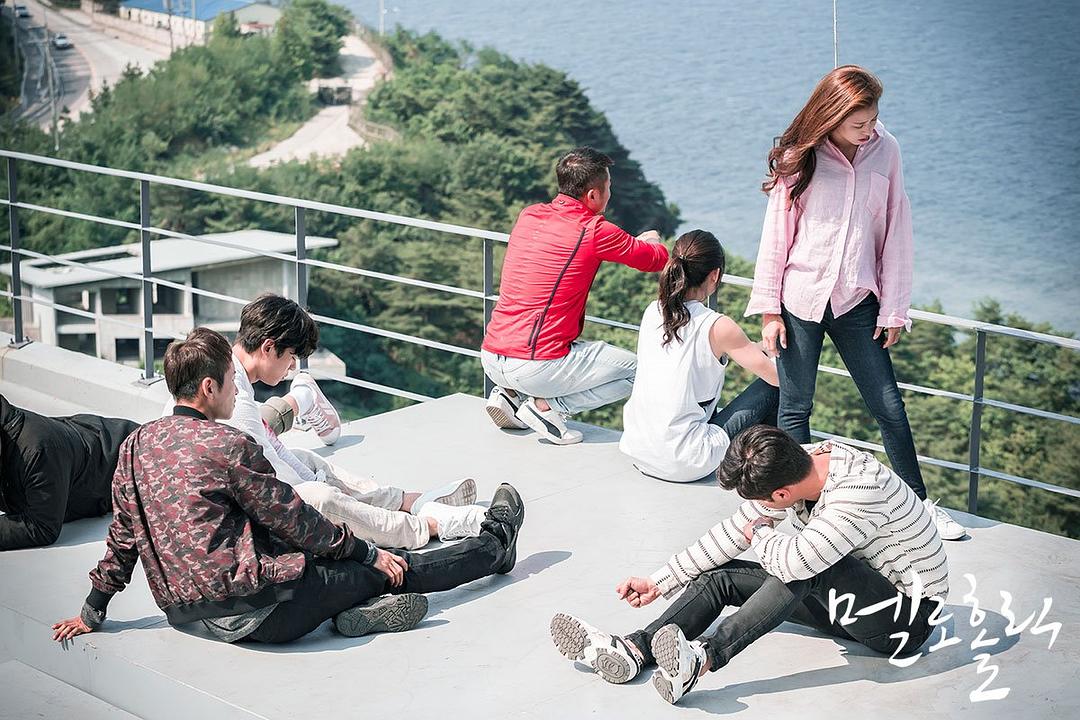 《沉迷爱情》海报第37张图片