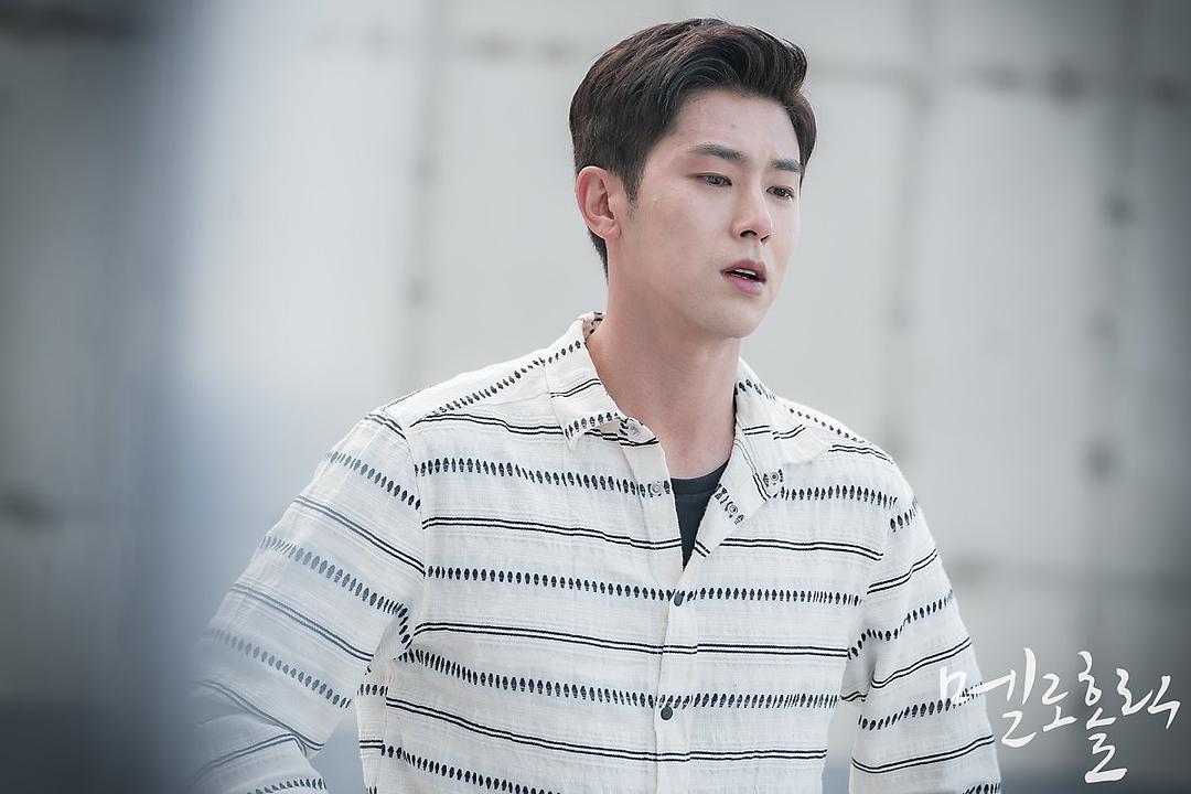 《沉迷爱情》海报第30张图片