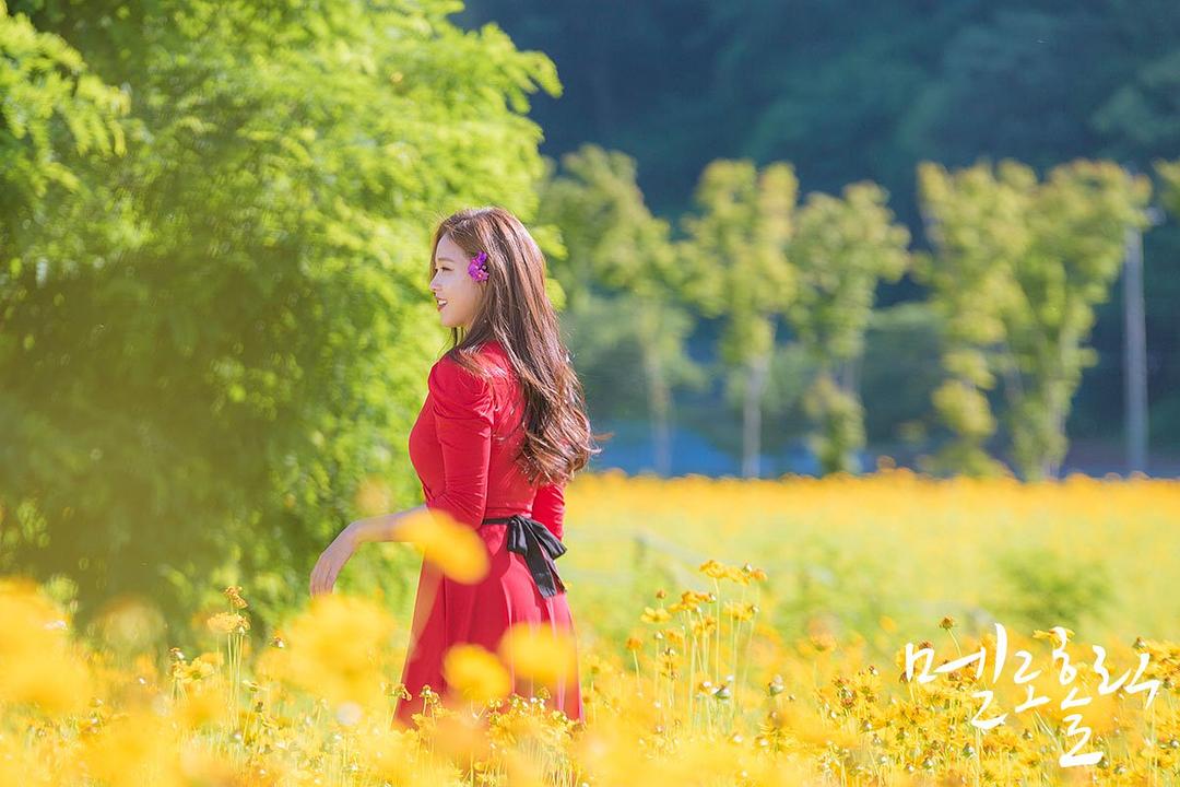 《沉迷爱情》海报第21张图片