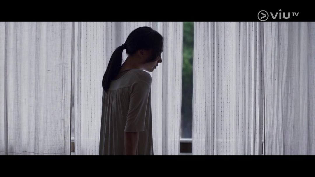 Mal在窗前看到Galen...