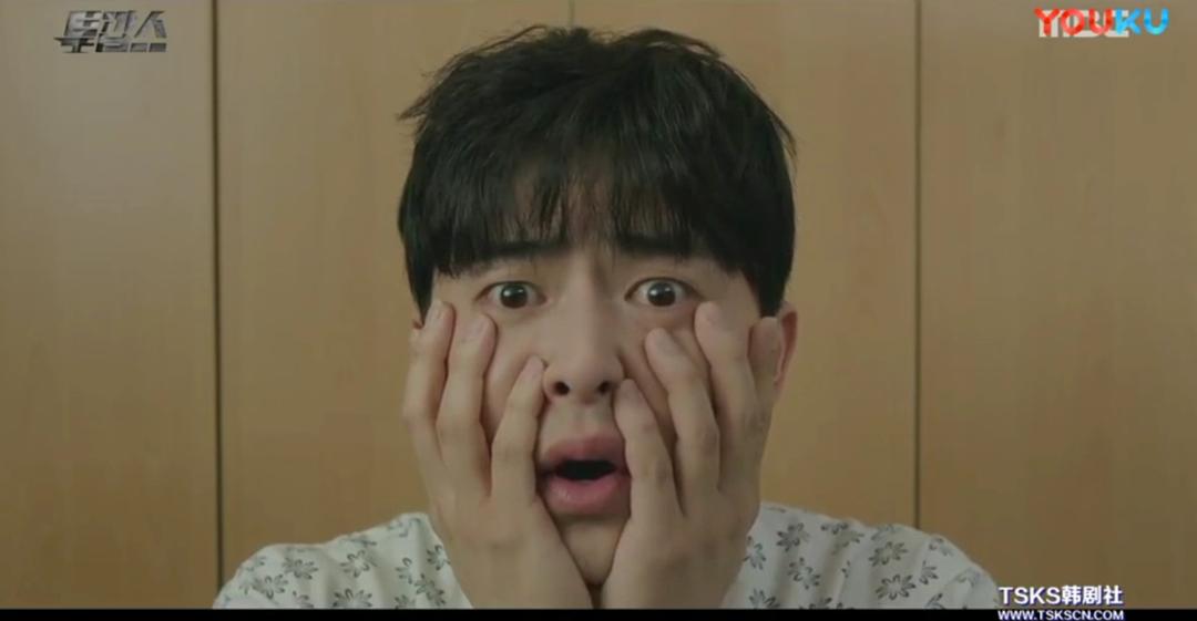 内心：噢我这帅气的...