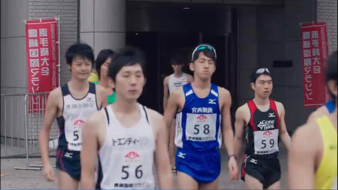 勉强看到黄色“陆王”...