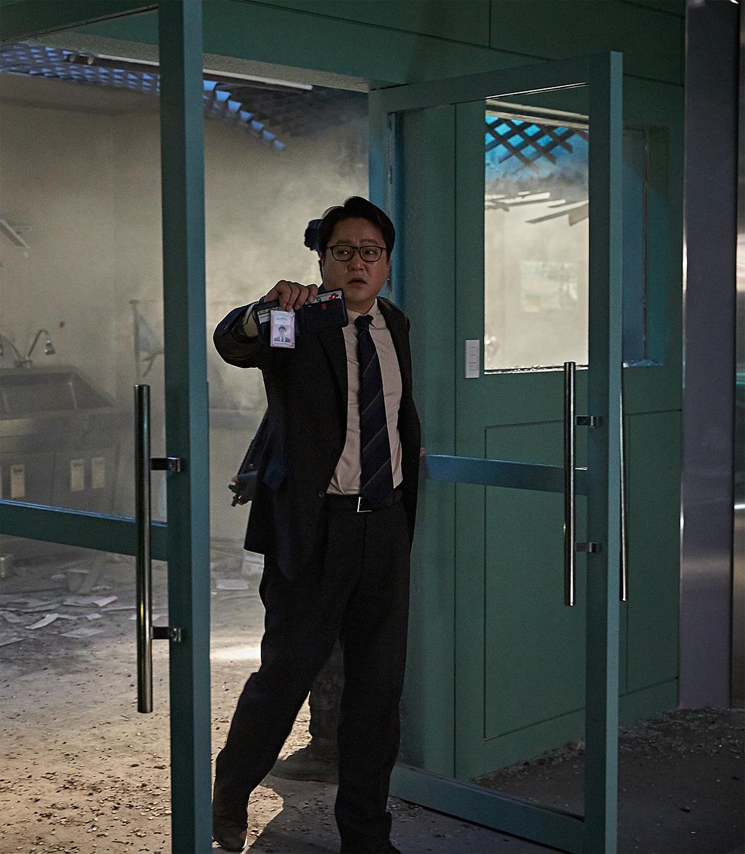 《铁雨》海报第33张图片