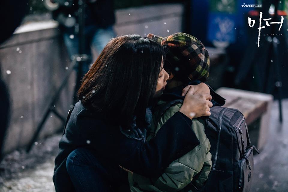 《母亲》剧照第19张图片