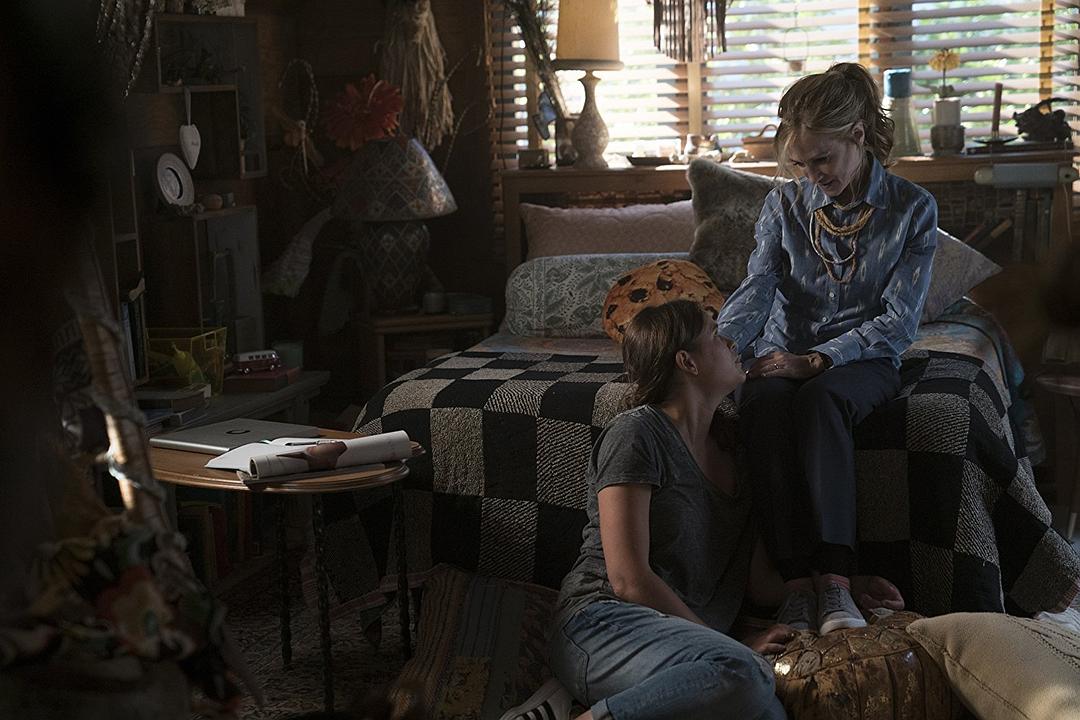 《此时此地》海报