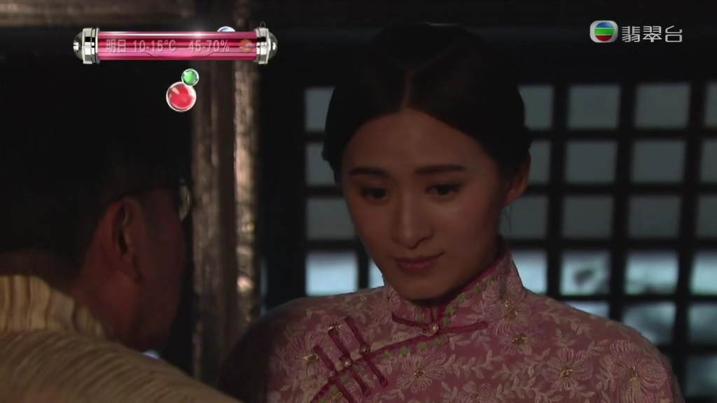 梨涡轻照，映出花月调