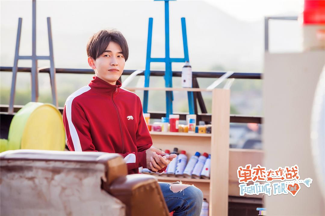 孔垂楠饰演胡理山