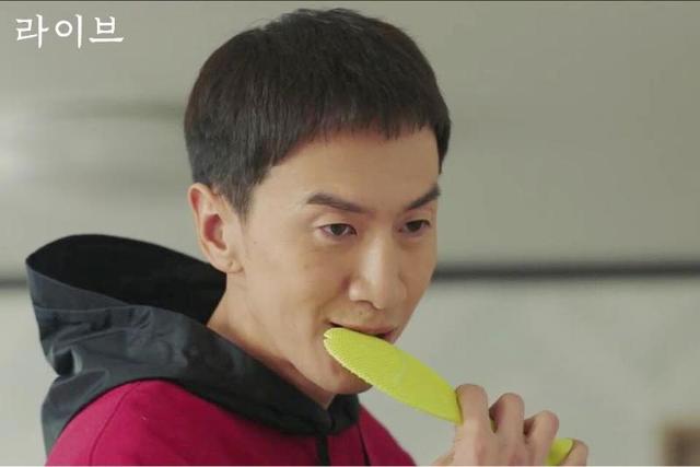 《Live》剧照第5张图片