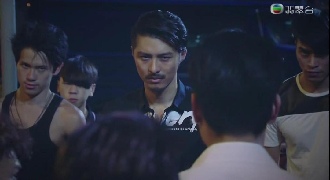 《果栏中的江湖大嫂》剧照第12张图片