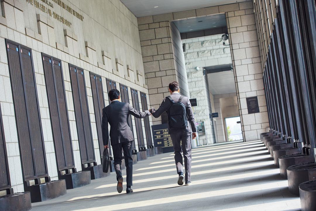 《金装律师(韩版)》海报第3张图片