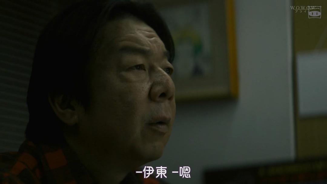 他的眼皮没有贴在眼球...