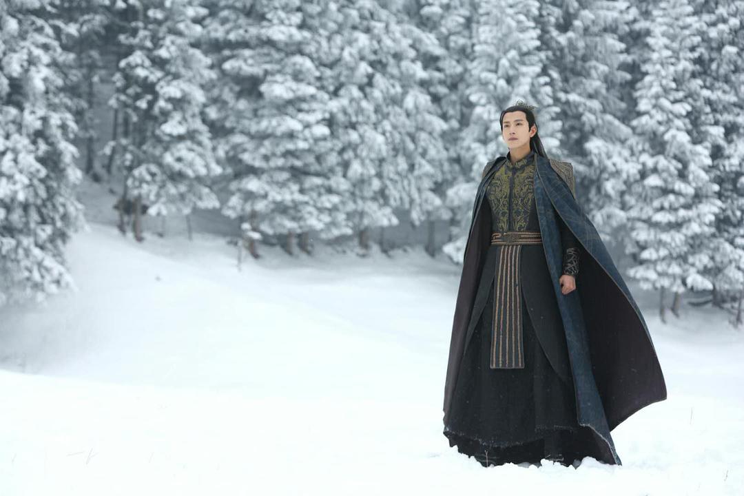 张峻宁饰演冬七。