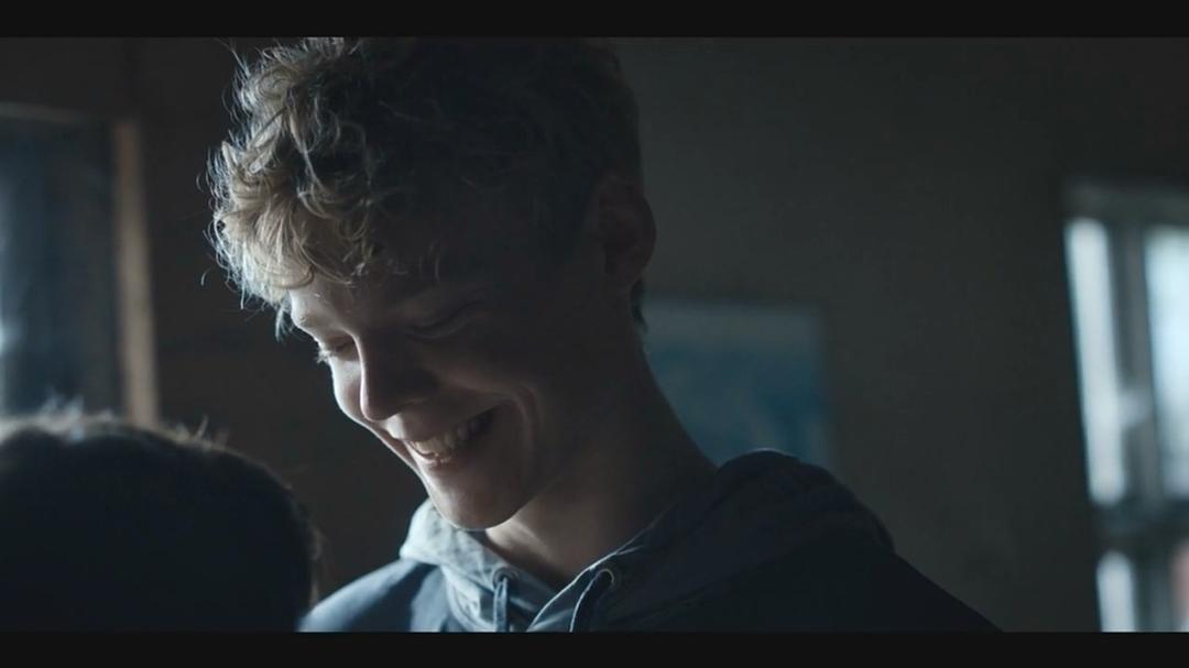 《惨雨第一季》海报第28张图片