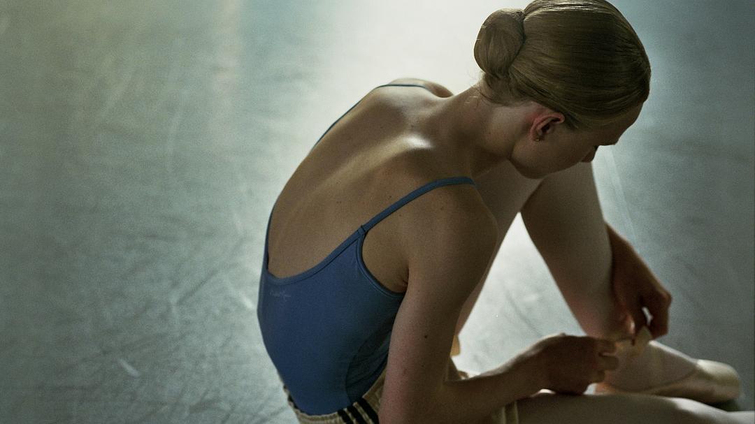 《女孩》海报第2张图片