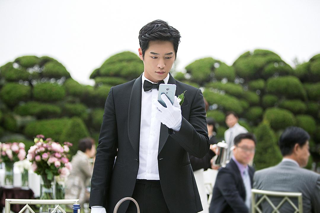 《你也是人类吗?》海报第34张图片