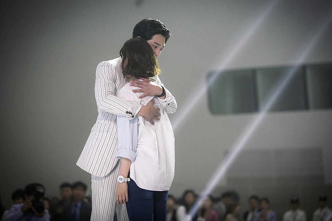 《你也是人类吗?》海报第32张图片