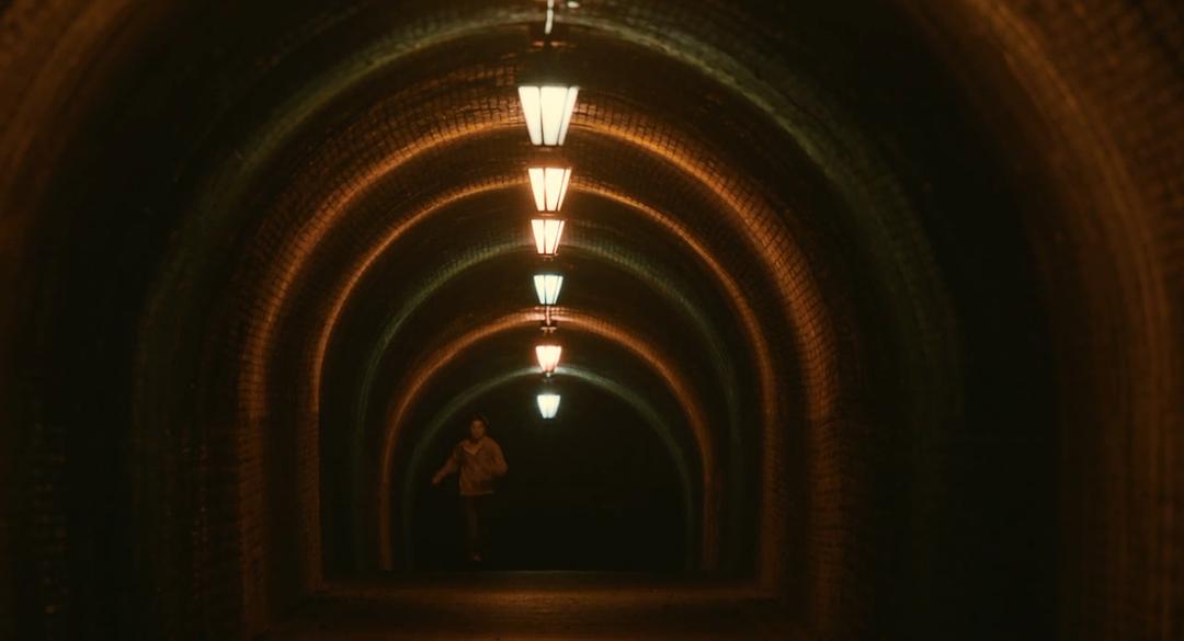 《祈祷落幕时》剧照第32张图片