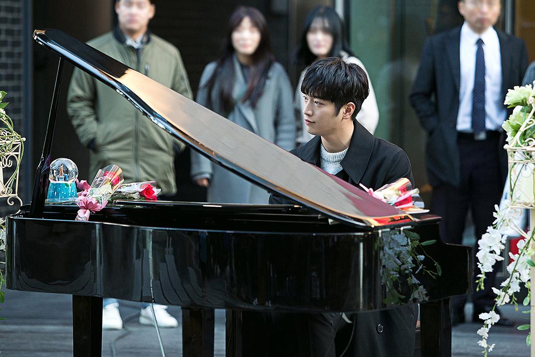 《你也是人类吗?》海报第54张图片