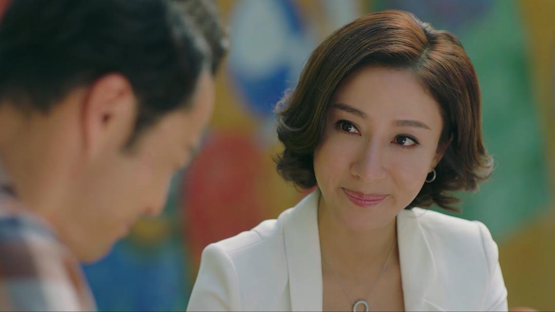 在角色的外衣下，难得...