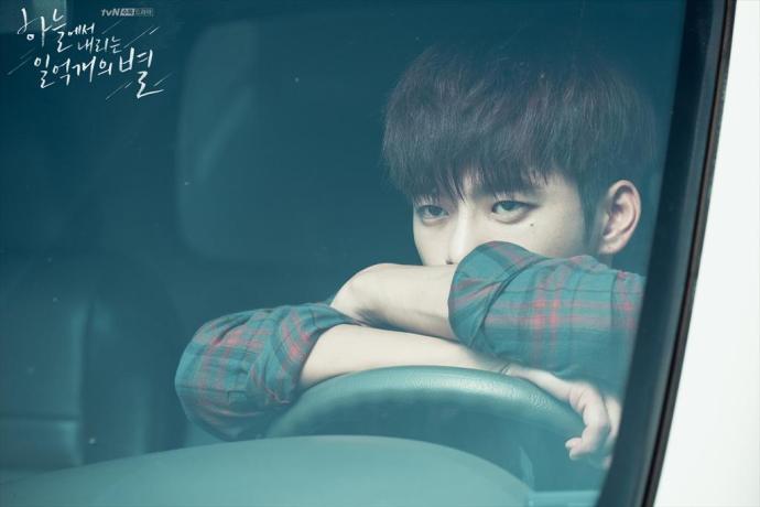 《从天而降的一亿颗星星》剧照第11张图片