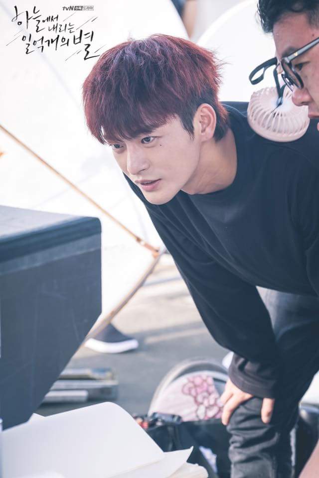 《从天而降的一亿颗星星》剧照第53张图片