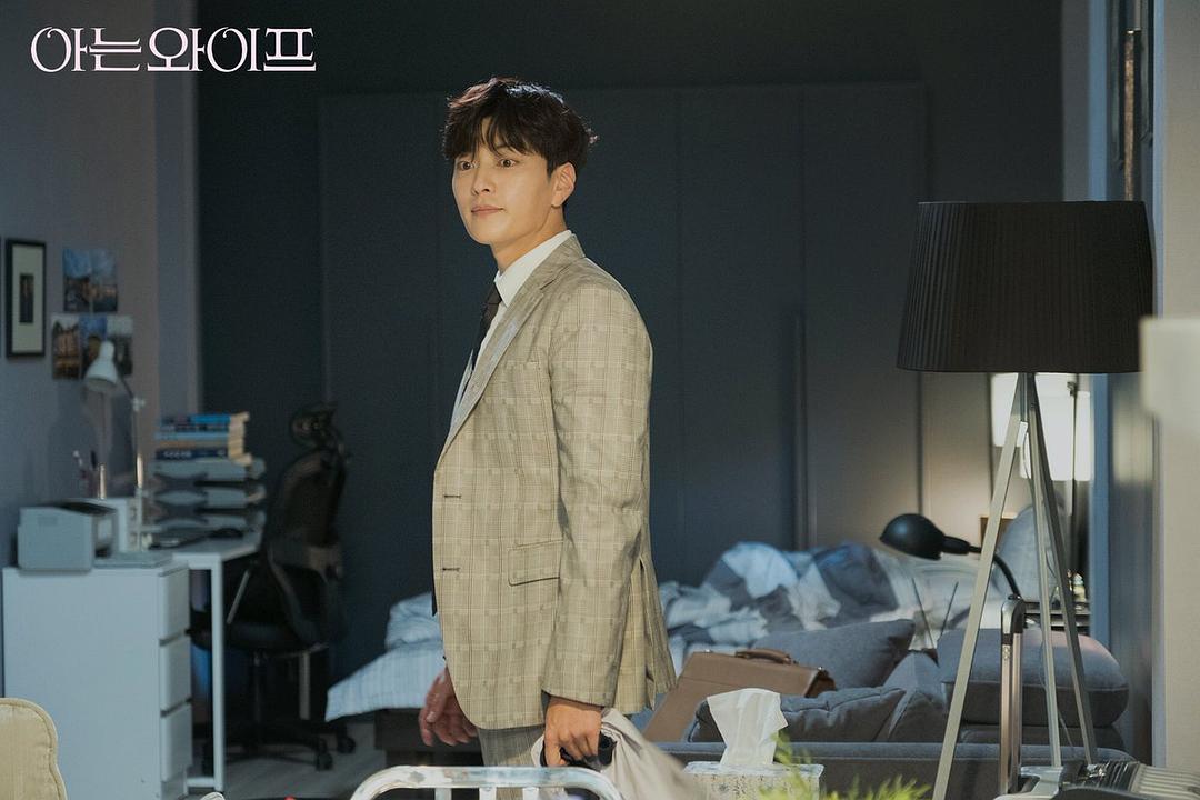 《认识的妻子》剧照第48张图片