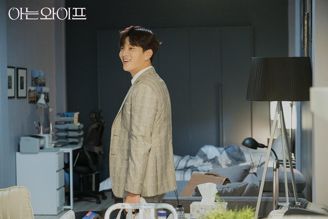 《认识的妻子》剧照第47张图片